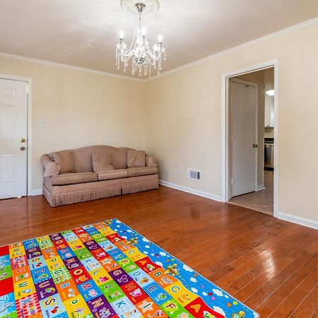 Centrally Located Spacious Abode تشارلوت المظهر الخارجي الصورة