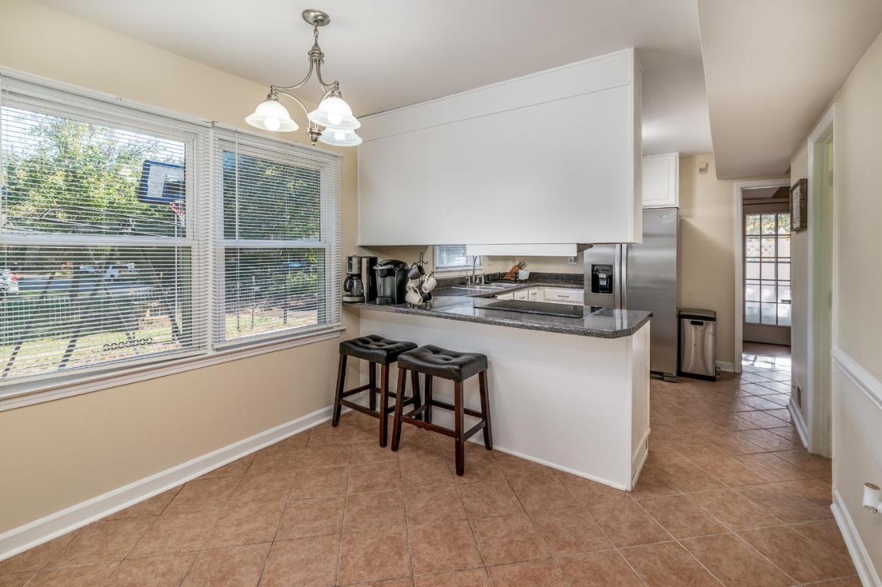 Centrally Located Spacious Abode تشارلوت المظهر الخارجي الصورة