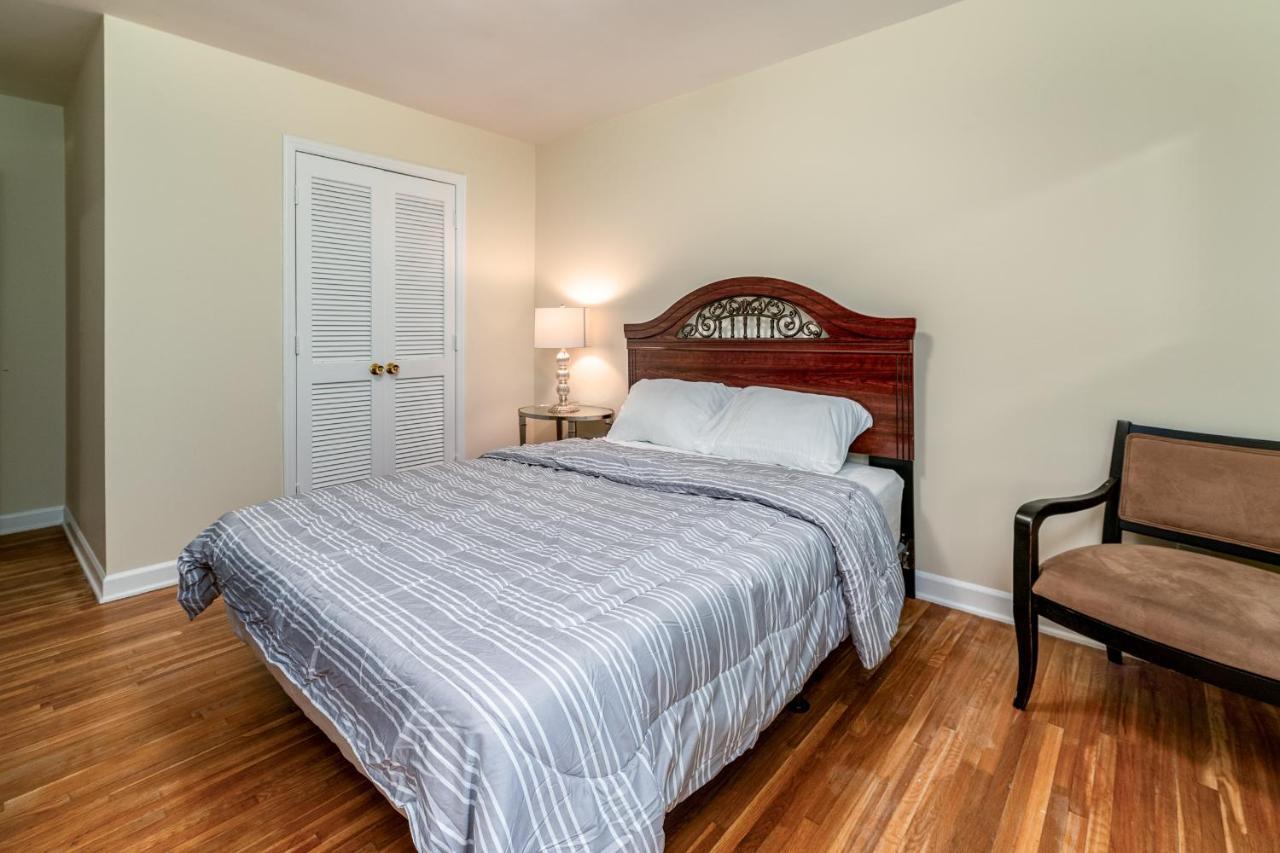 Centrally Located Spacious Abode تشارلوت المظهر الخارجي الصورة