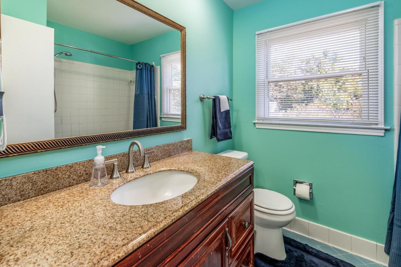 Centrally Located Spacious Abode تشارلوت المظهر الخارجي الصورة