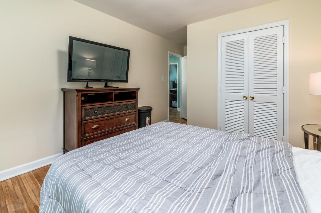 Centrally Located Spacious Abode تشارلوت المظهر الخارجي الصورة
